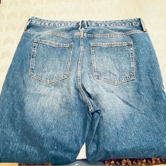 GOOD AMERICAN BOOD BOY FRAYED HEM BOYFRIEND JEANS - Picture 3 of 9